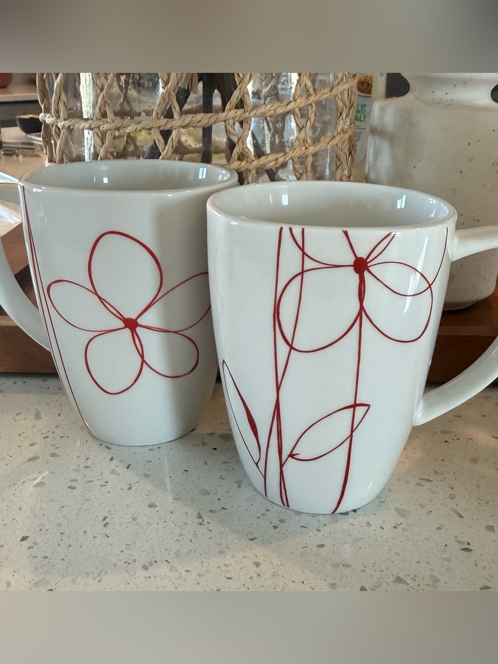 2 Corelle Retired Daisy Days Mugs 12 oz. Set of 2  Coffee Tea White Red Flowers